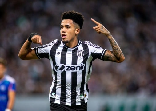 Meia LÃ©o Rafael no jogo CearÃ¡ x Iguatu, na Arena CastelÃ£o, pelo Campeonato Cearense 2023