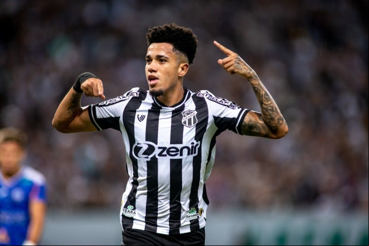 Meia Léo Rafael no jogo Ceará x Iguatu, na Arena Castelão, pelo Campeonato Cearense 2023