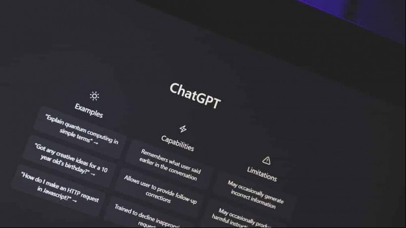 Plataforma ChatGPT usa inteligência artificial para gerar respostas que se assemelham a uma conversa por mensagens
