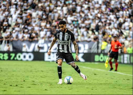 Lateral Matheus Bahia tem se destacado no Ceará desde 2024