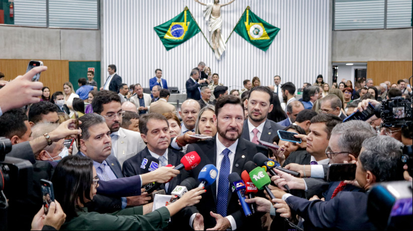 FORTALEZA, CEARÁ, BRASIL, 02-12-2024: Evandro Leitão e Romeu Aldigueri na eleição da Mesa Diretora da Assembleia Legislativa do Ceará. (Foto: Samuel Setubal/ O Povo)