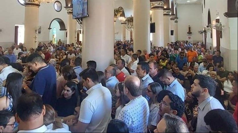 Fiéis lotam Igreja Matriz de Barbalha na abertura da Festa de Santo Antônio