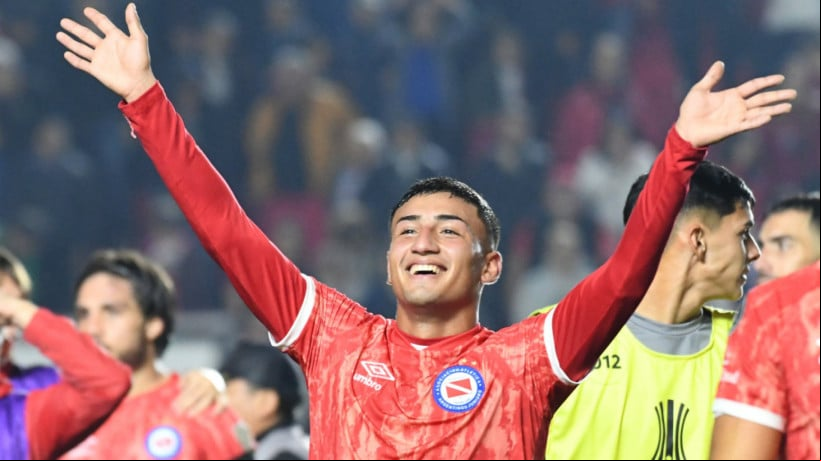 José Maria Herrera gosta de finalizar de longa distância e atua dos dois lados do campo 