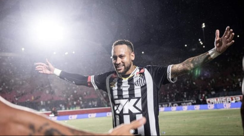 Atacante diz que está feliz com o clube praiano e que as chances de renovar são 'de 0 a 10, 7' 