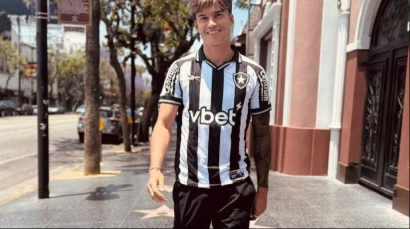 Atacante argentino desembarca em Los Angeles e já está apto para estrear contra o Seattle Sounders 